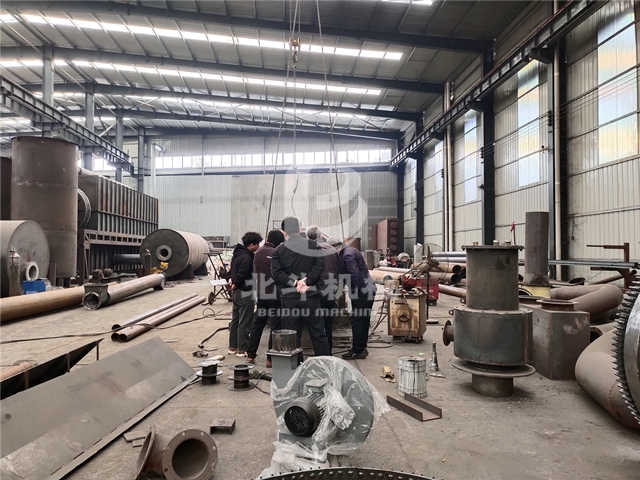 廣東客戶通過這次考察對(duì)炭化爐有了更深入、更全面地了解